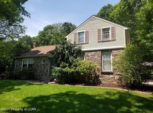 212 Upper Demunds Rd, Dallas, PA 18612