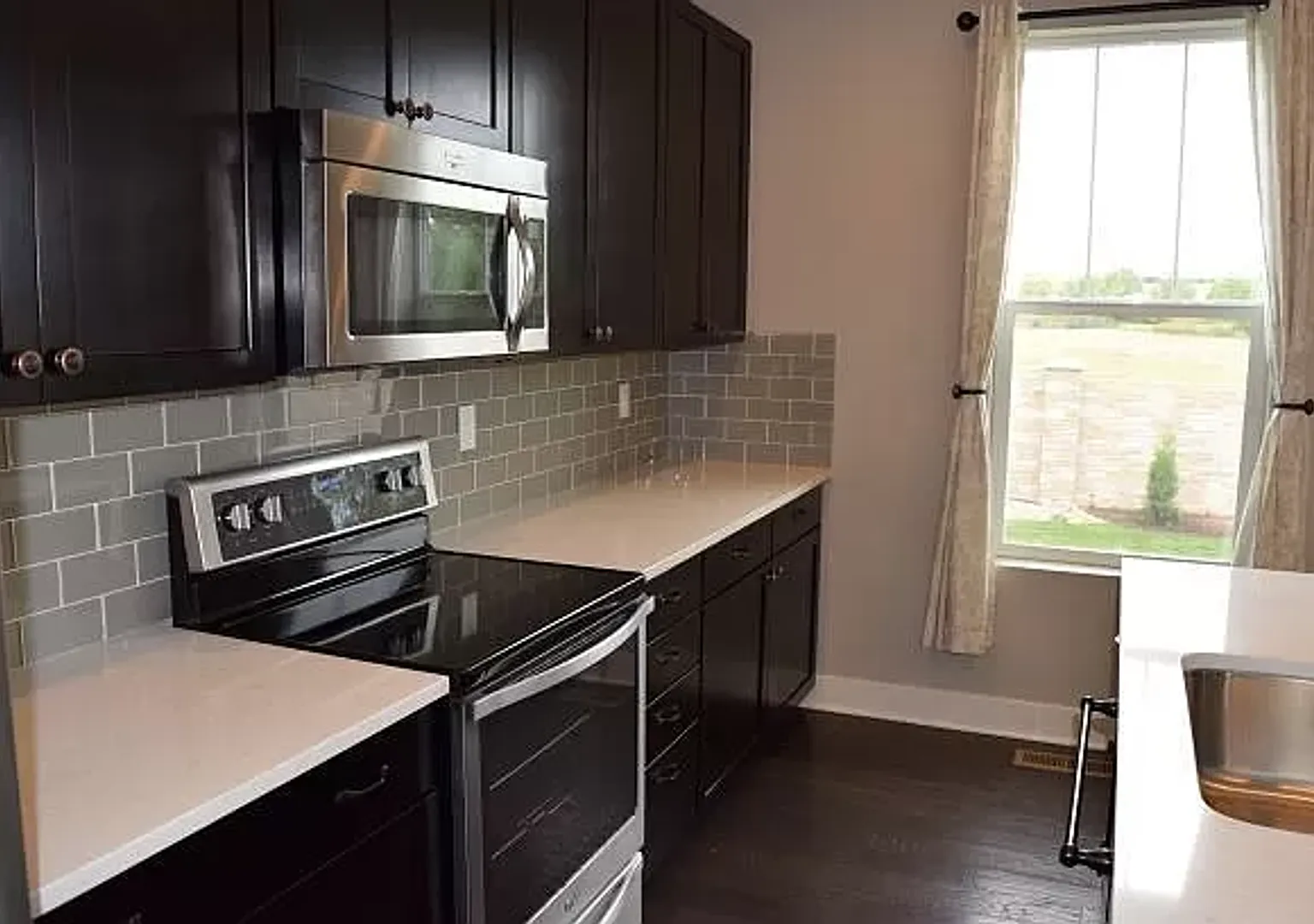 Spacious 3 Bedroom 2.5 Bathroom Home in Meridian Village — Photo 3