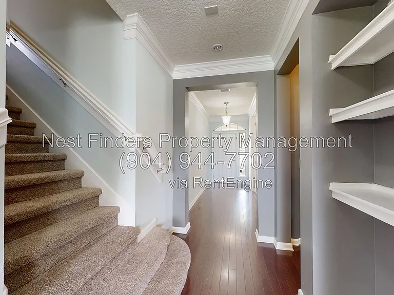 112 Woodfield Ln — Photo 4
