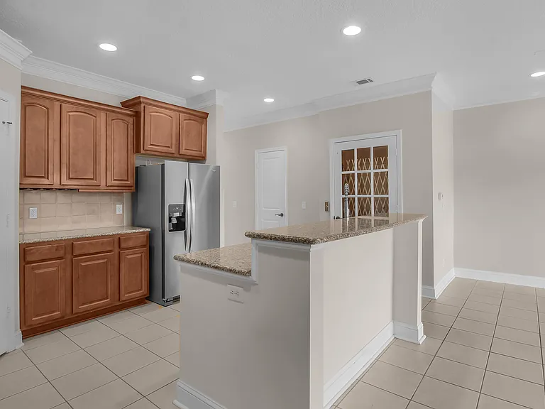 125 Ventura Pl — Photo 13