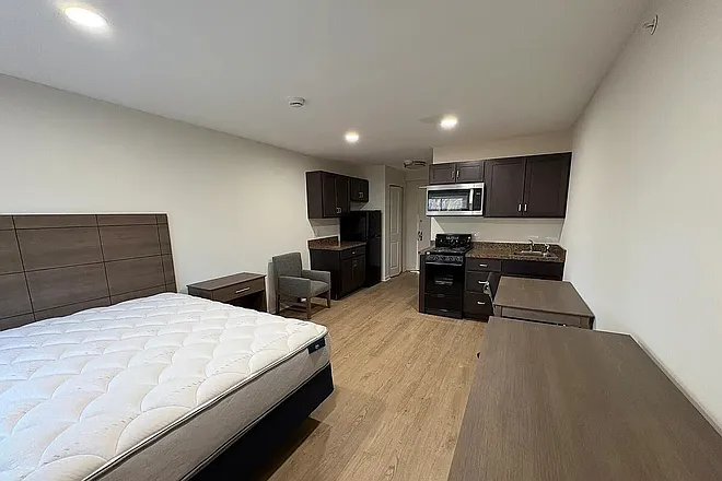 345 N Pleasant St #9 — Photo 2