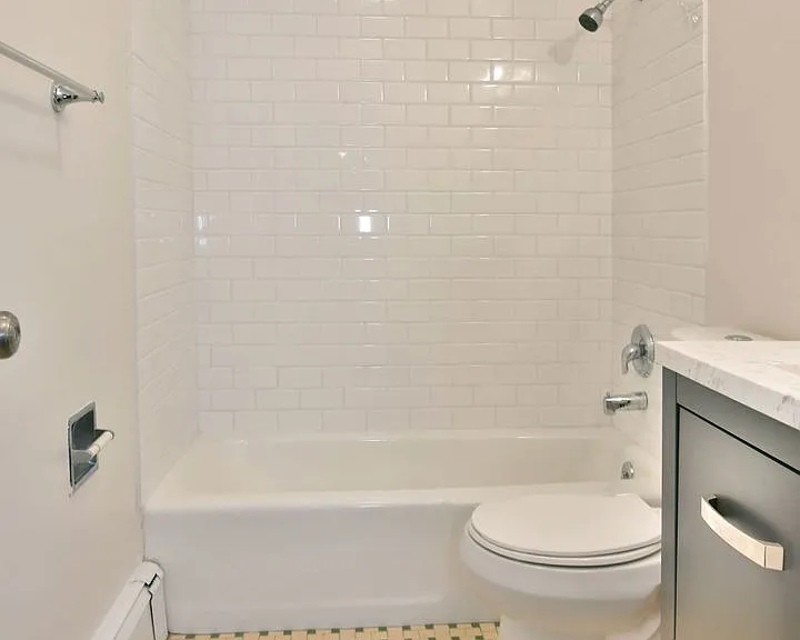 560 Gladys St — Photo 13