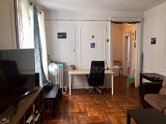 4th image of 3058 34th St APT 4E