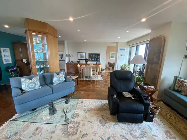 27010 Grand Central Pkwy APT 33V, Floral Park, NY 11005
