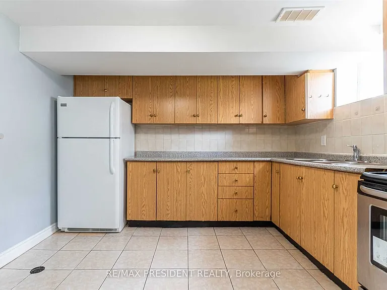17 Manitou Cres #BASEMENT — Photo 12