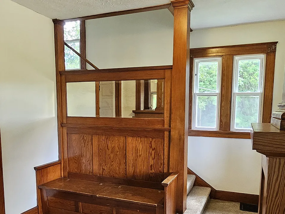Built-in bench in foyer