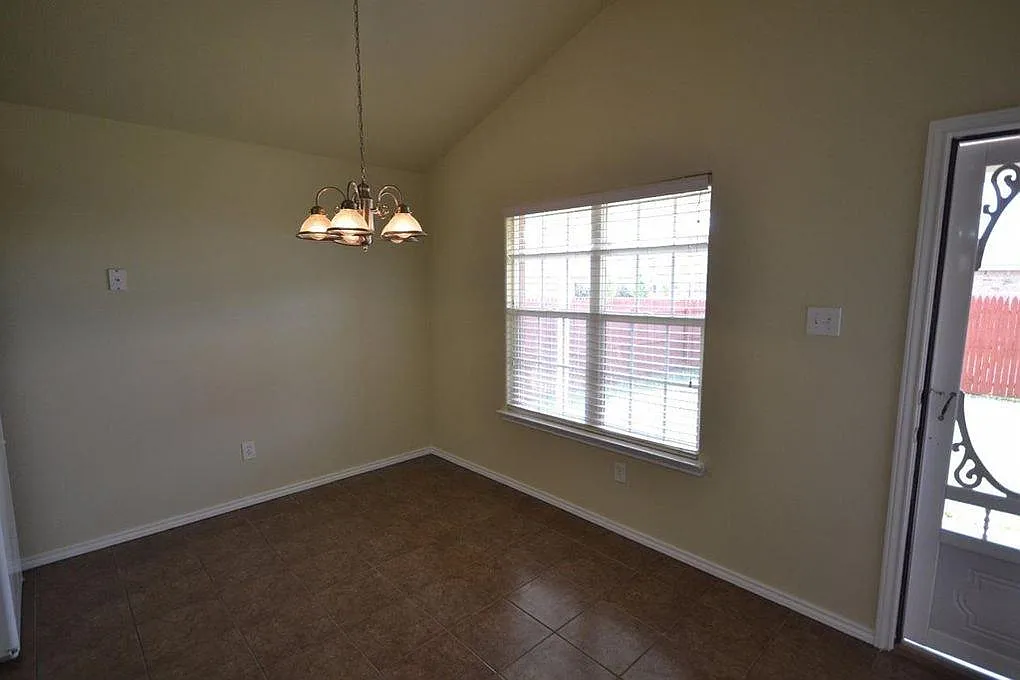 3 bed, 1565 sqft, $1,550 — Photo 4