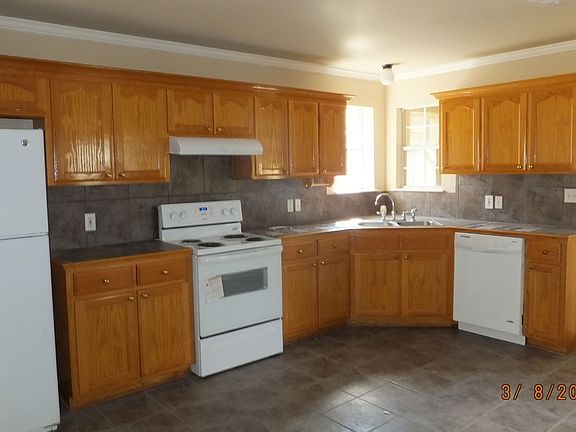 3rd image of 301 E McArthur St