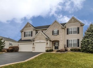 3722 Rolling Hills Rd, Carpentersville, IL 60110