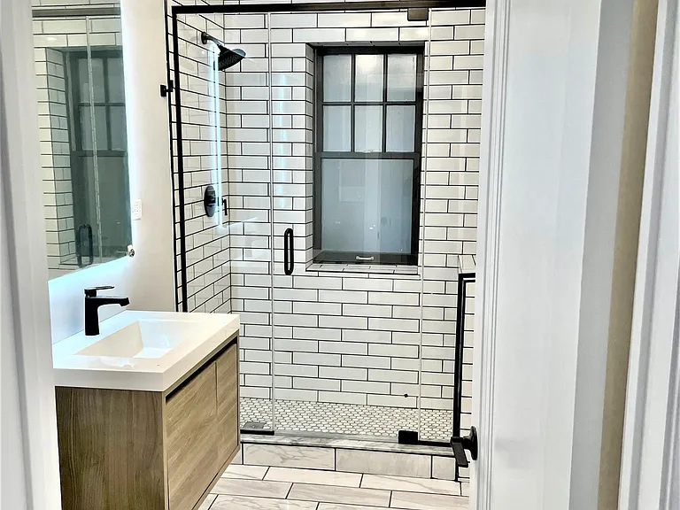 1354 W Carmen Ave #1F — Photo 36