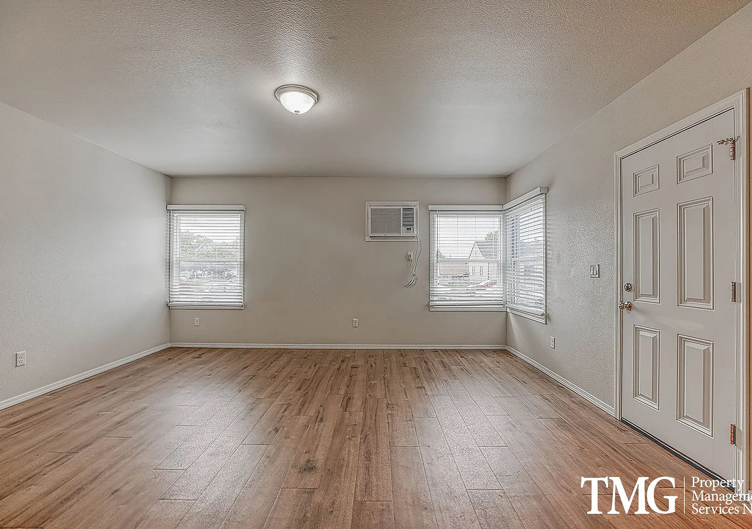 1 Month Free On A 12 Month Lease! Affordable 3 Bedroom, Fully Remodeled! — Photo 4