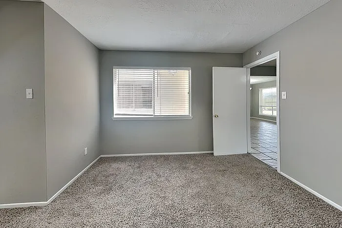 24030 Griffin House Ln — Photo 9