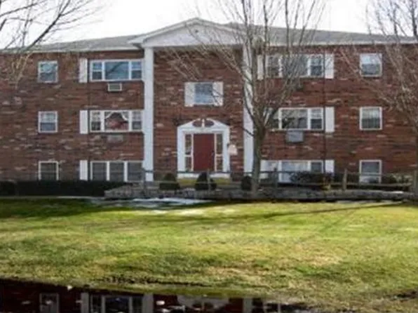 43 Berlin St APT 414, Clinton, MA 01510