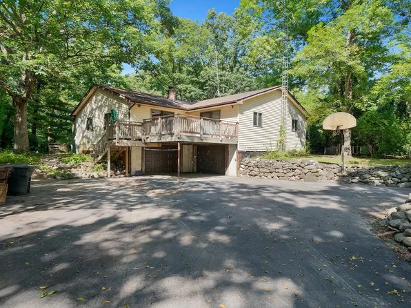 5134 Walnut Grove Dr, Poplar Grove, IL 61065