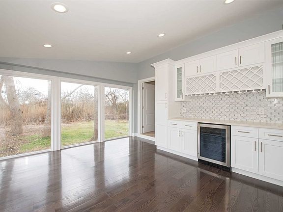 3rd image of 44 Kent Dr