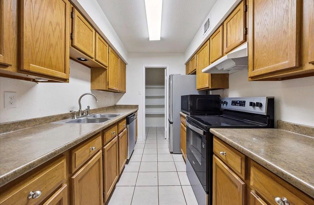 6500 Sands Point Dr — Photo 3