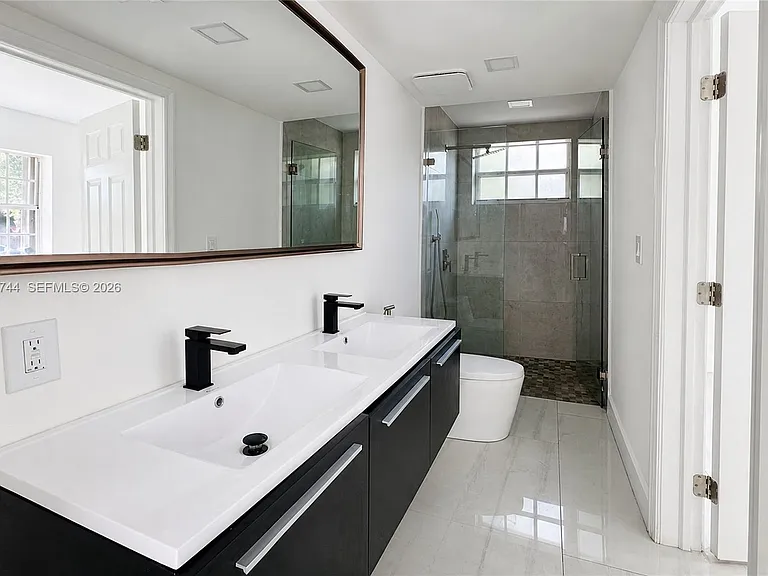 516 La Villa Dr — Photo 6