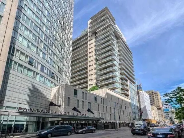 210 Victoria St #3307, Toronto, ON M5B 2R3