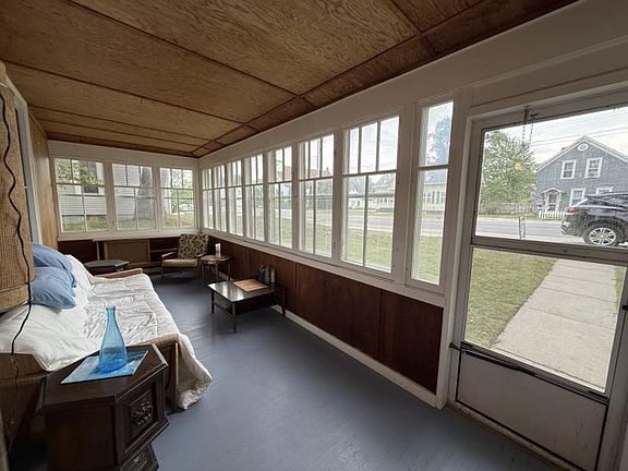 5th image of 304 W River Rd