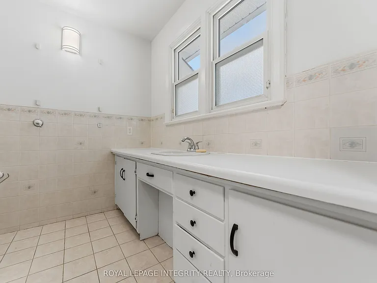 1873 Fairbanks Ave — Photo 19