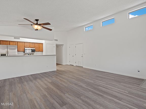 4th image of 985 W Lyman Ln