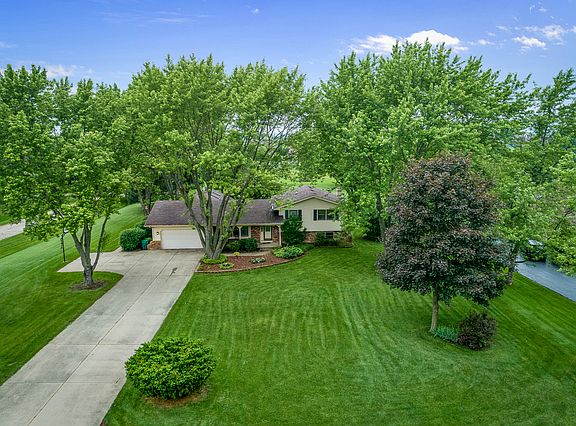 2nd image of 39W424 Hemlock Dr