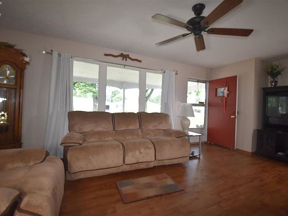 2nd image of 547 Glenwood Dr