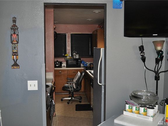 5th image of 632 N Charleston Ave