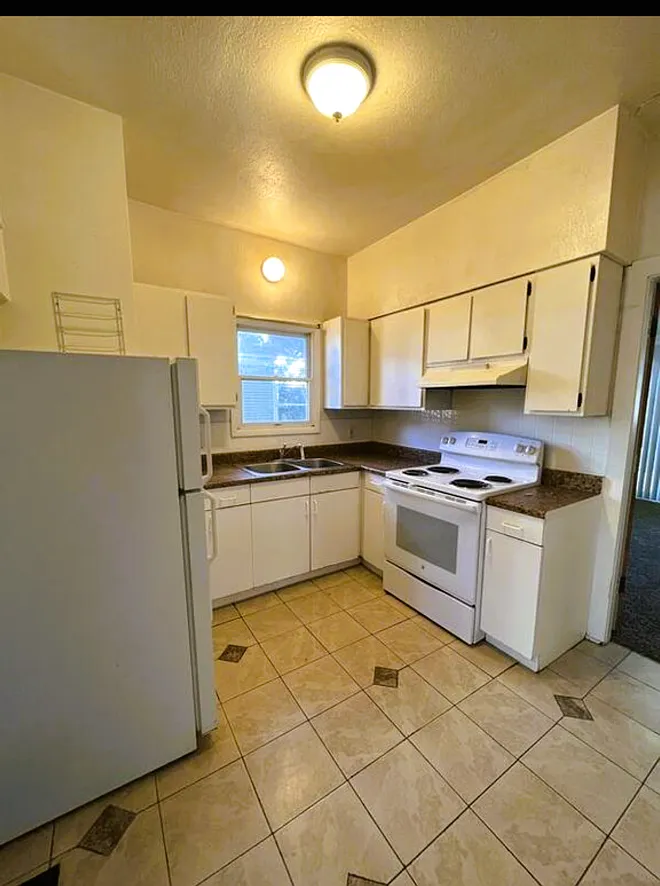2 bed, 990 sqft, $1,250 — Photo 4