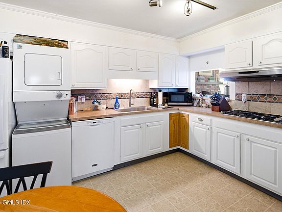 5th image of 67 View St W