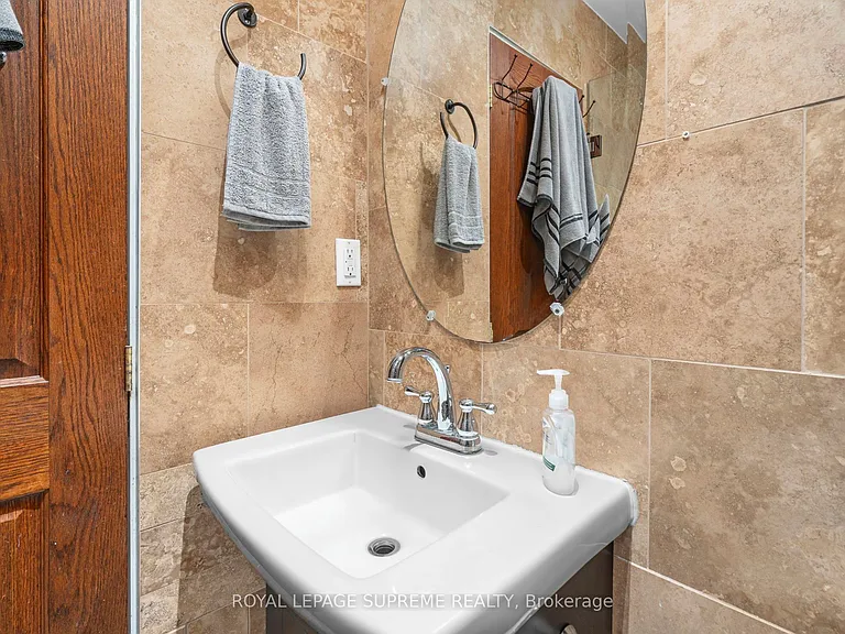6127 Steeles Ave W — Photo 12