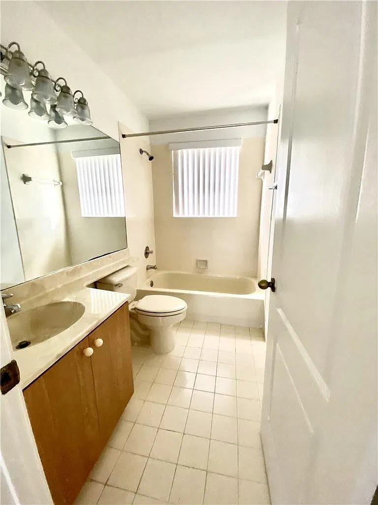 3 bed, 1961 sqft, $3,250 — Photo 4