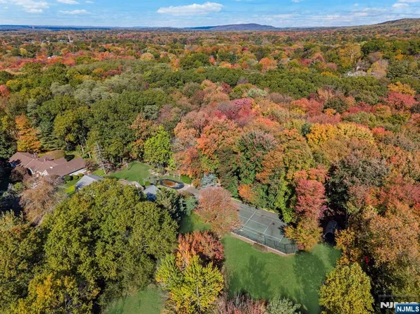 50 Pine Ter, Demarest, NJ 07627