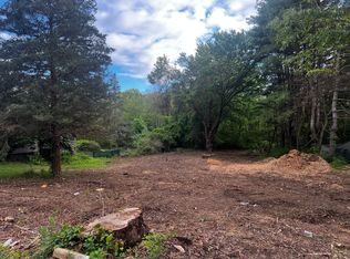 61 Fort Shantok Road, Montville, CT 06382