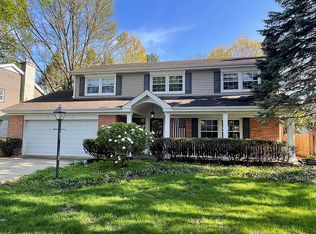 909 E Rockwell St, Arlington Heights, IL 60005