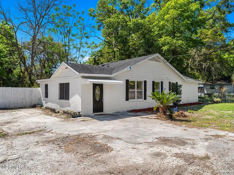3250 Soutel Dr — Photo 2