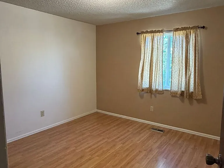 165 N Cherry St — Photo 8