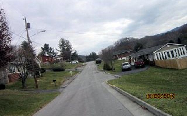 2nd image of 203 Hillcrest Dr