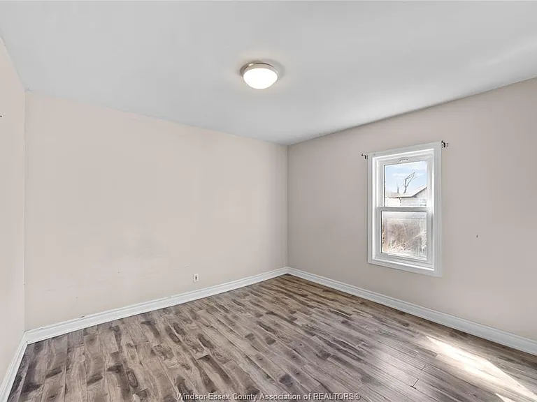 1156 Elm Ave #UPPER — Photo 9