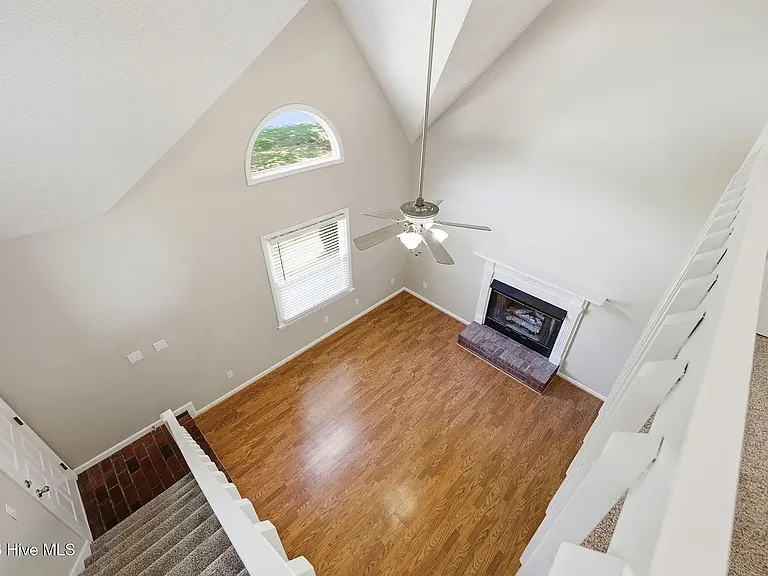 2117 Canyon Dr — Photo 12