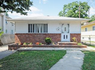 147 Amherst St, Hempstead, NY 11550