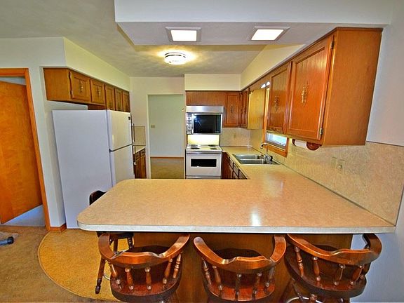 3rd image of 56761 Meadowood Dr