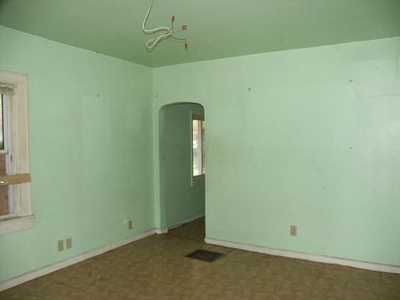 2nd image of 2633 Grasmere Ave