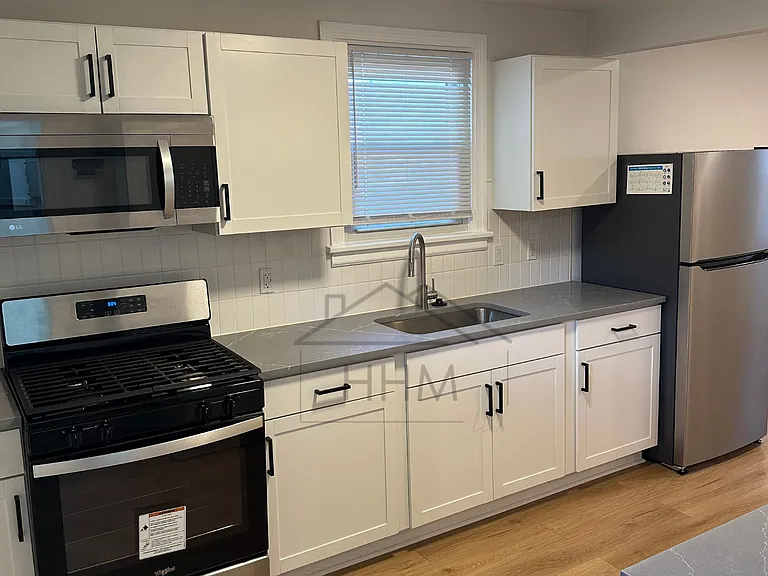906 Hill Top Dr — Photo 6
