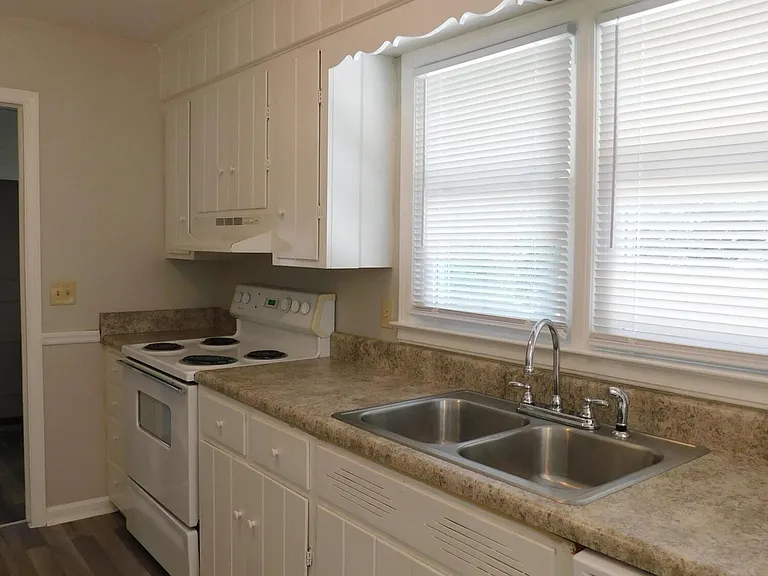 2921 Stratford Dr — Photo 11