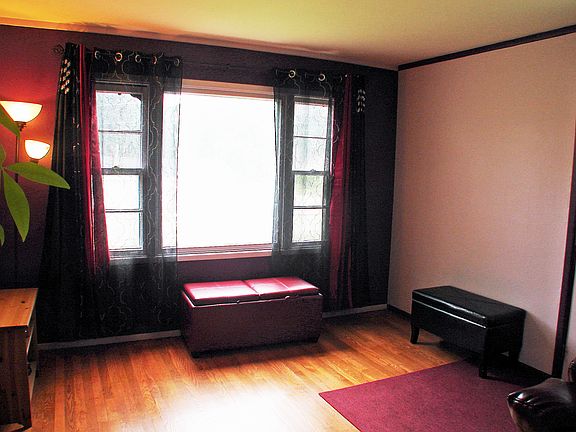 5th image of 106 E Orchard St