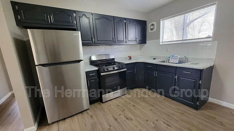 3 bed, 1.0 bath, 960 sqft, $1,450 — Photo 4