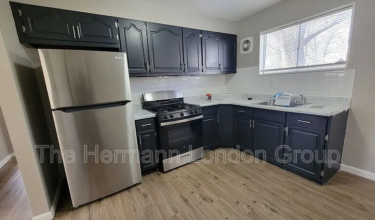227 Meadowcrest Dr — Photo 4