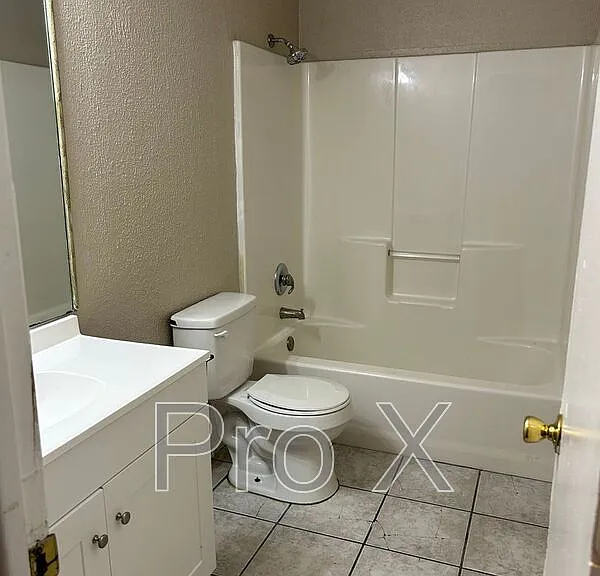 1605 Juniper Cir #C — Photo 5