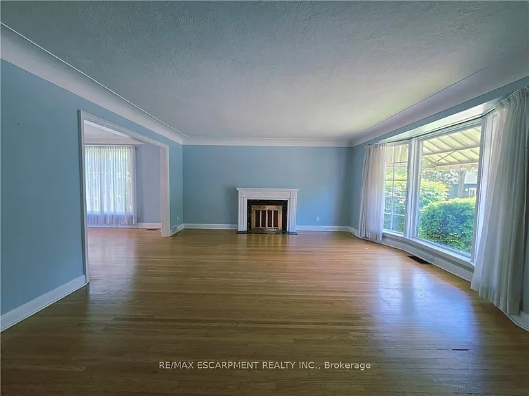 2047 James St — Photo 7